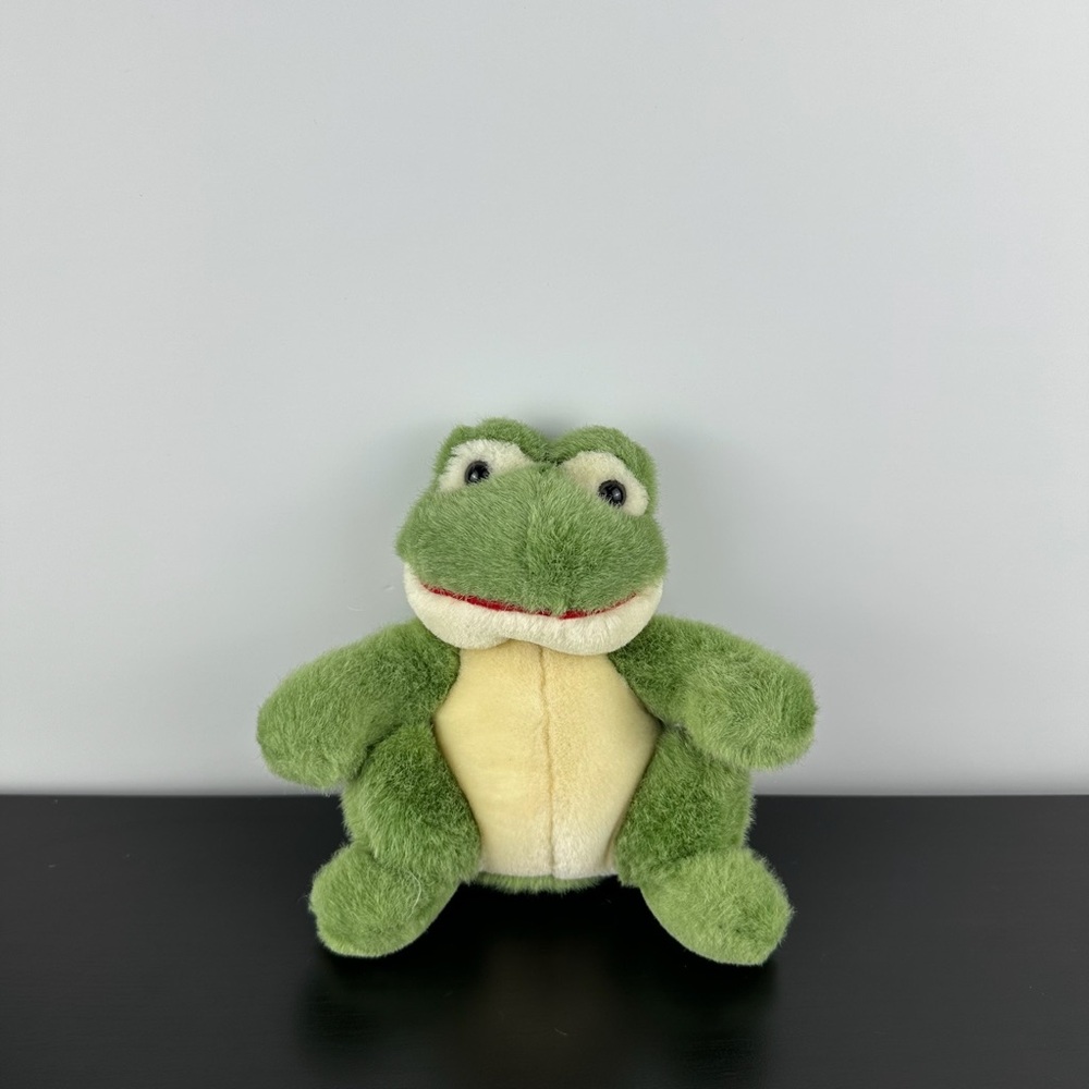 Russ Berrie Green Cream Believe Frog 6” Plush Stuffed Animal Toad